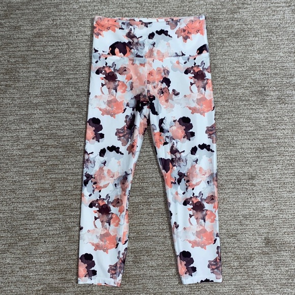 Pants - Size M capri length work out leggings